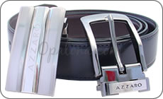 Deux boucles Azzaro: une classique et une rectangulaire. 