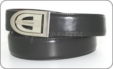 Une ceinture Guy Laroche