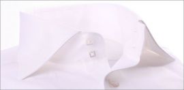 Chemise cintr�e blanche � poignets mousquetaires