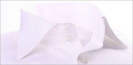 Chemise cintr�e blanche � poignets mousquetaires