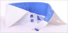 Chemise blanche � col, boutons et poignets napolitains bleus