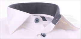 Chemise cintr�e blanche � col, poignets et boutons gris