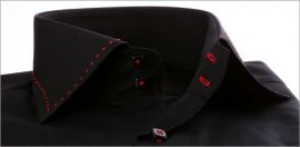 Chemise cintr�e noire � surpiqures et boutonni�res rouges