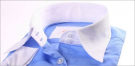 Chemisier bleu � col et manches courtes blanches