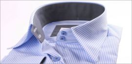 Chemisier � rayures bleues et blanches, manches 3/4 et col gris