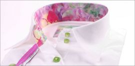 Chemisier blanc � manches courtes, col � motifs multicolores et galon violet