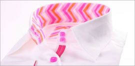 Chemisier blanc � manches 3/4, col � motifs roses et oranges et galon fuchsia