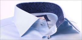 Chemise bleu clair � col et poignets � motifs fleuris bleu marine