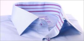 Chemise bleu clair � col et poignets � rayures violettes