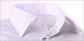 Chemise � carreaux blancs et gris, col et poignets blancs