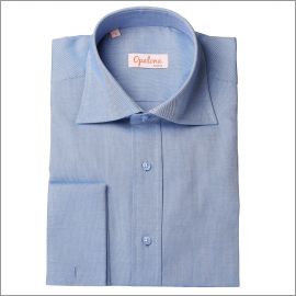 Chemise bleue fonc�e � poignets mousquetaires
