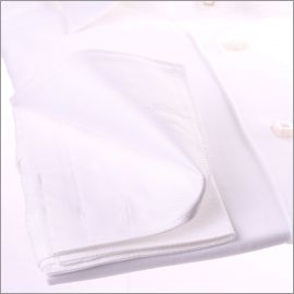 Chemise cintr�e blanche � poignets mousquetaires