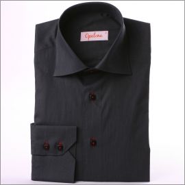 Chemise cintr�e grise � boutonni�res rouges et boutons noirs