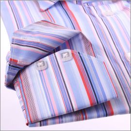 Chemise cintr�e � rayures bayad�re bleues, blanches, roses et rouges