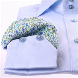 Chemise bleue � col et poignets � motifs liberty bleus et verts