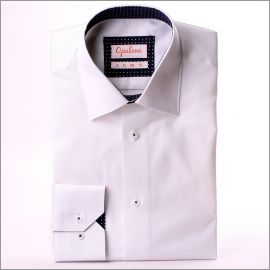 Chemise blanche à col et poignets à petits pois blancs et bleus
