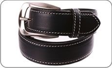 Ceinture en cuir bleu marine � surpiqures blanches
