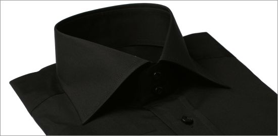 Chemise noire � poignets mousquetaires