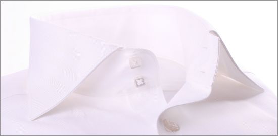 Chemise cintr�e blanche � poignets mousquetaires