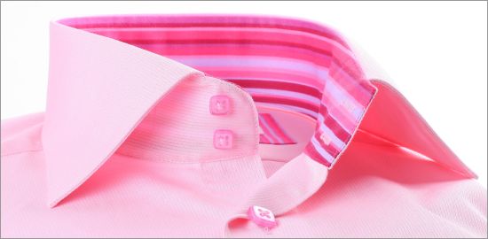 Chemise cintrée rose à col et poignets à rayures roses et mauves