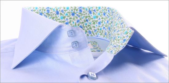 Chemise bleue � col et poignets � motifs liberty bleus et verts