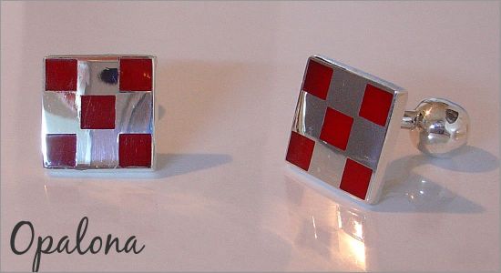 Red chequered square in silver