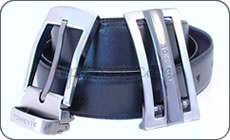 Un pack constitu� d'une ceinture en cuir et de deux boucles Torrente. 