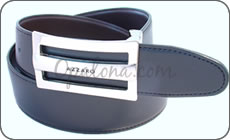 Une ceinture Azzaro