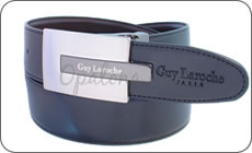 Une ceinture Guy Laroche
