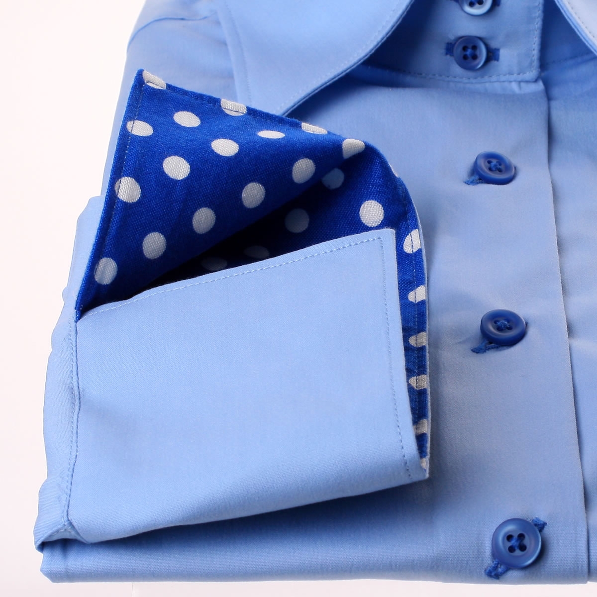 Blaue Tapete Mit Wei?en Punkten : Blaue Dreiviertel-?rmel Bluse mit wei?en Punkten auf einem blauen Blaue Tapete Mit Wei?en Punkten : Blaue Dreiviertel-?rmel Bluse mit wei?en Punkten auf einem blauen