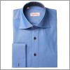 Chemise bleue � poignets mousquetaires