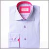 Chemise cintr�e bleue � col et poignets roses fushias