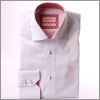 Chemise blanche à col et poignets à motifs rouges sur fond rosé