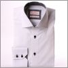 Chemise blanche à col et poignets à carreaux vichy noirs et blancs