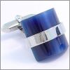 Pierre bleue fonc�e incurv�e et sa bague argent�e