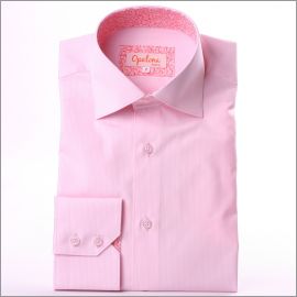 Chemise rose à fines rayures blanches, col et poignets à motifs roses