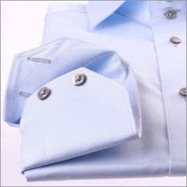 Chemise cintrée bleue à boutons gris