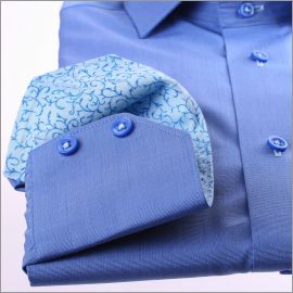 Chemise bleue à col et poignets à motifs bleu ciel