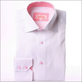 Chemise cintrée blanche à col intrérieur à motifs roses