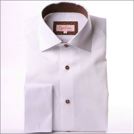 Chemise blanche à col et poignets à motifs fleuris marrons et boutons marrons