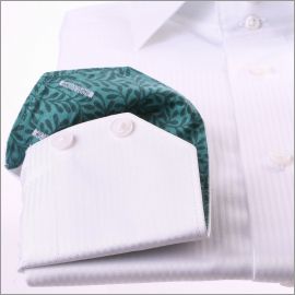Chemise blanche à col et poignets à motifs bleus verts
