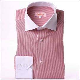 Chemise cintrée à rayures blanches et rouges, col et poignets blancs