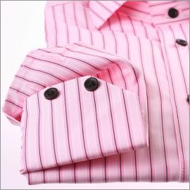 Chemise à rayures roses et noires