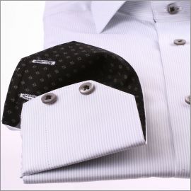 Chemise à fines rayures blanches et grises