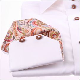 Chemise blanche à col et poignets à motifs beiges