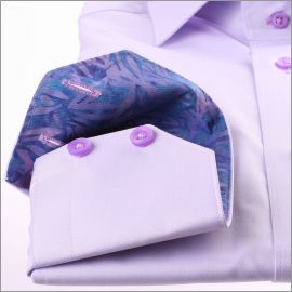 Chemise mauve à col et poignets à motifs bleus et mauves