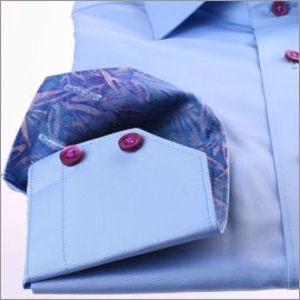Chemise bleue à col et poignets à motifs bleus et mauves