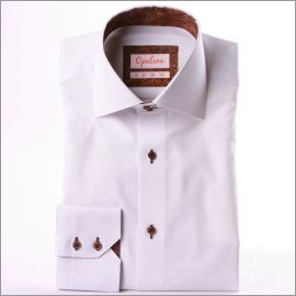 Chemise blanche à col et poignets à motifs marrons