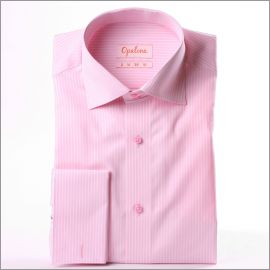 Chemise rose à rayures blanches et poignets mousquetaires