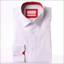 Chemise blanche à col et poignets à motifs rouges